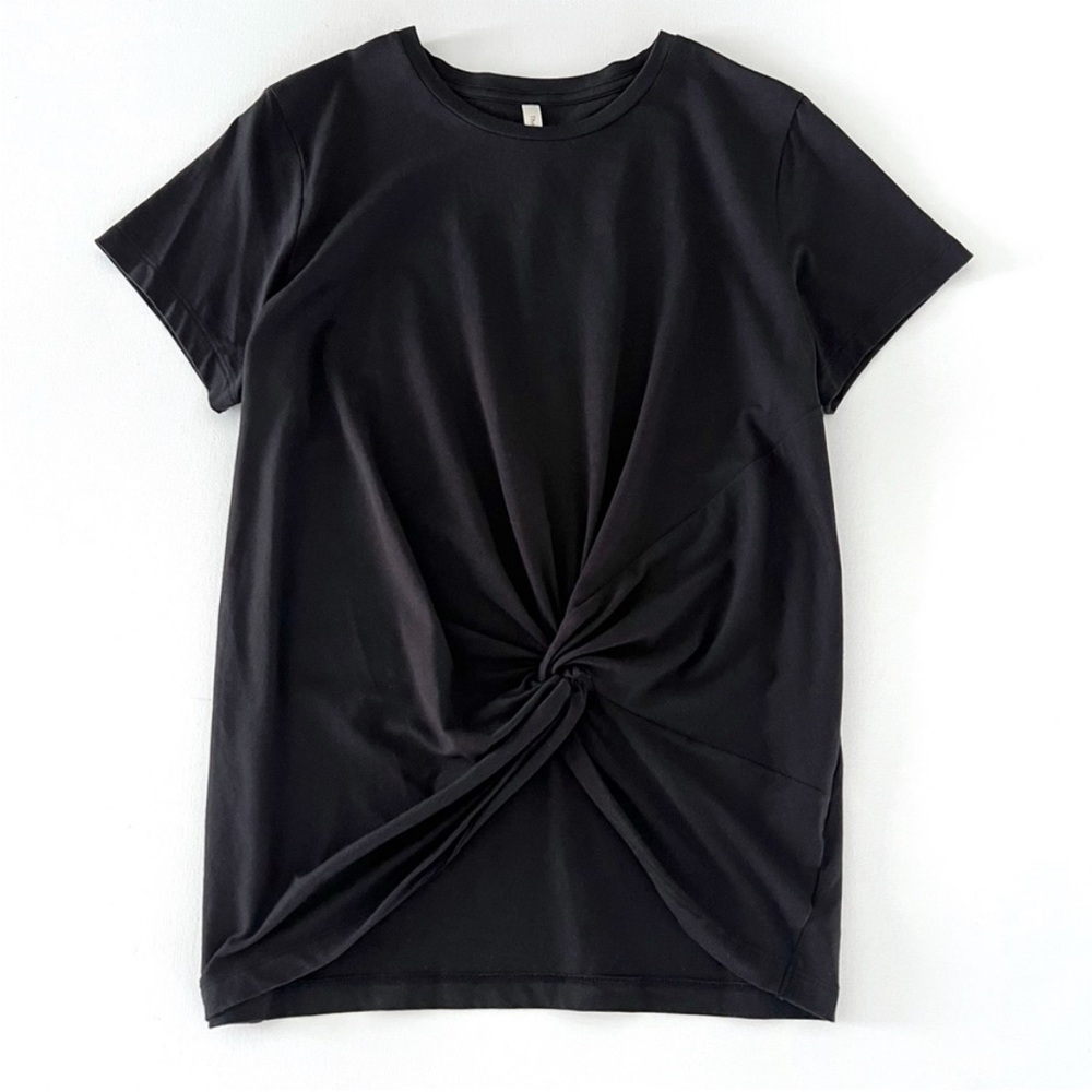 THE GROUP BY BABATON
Foundation Knot Tee